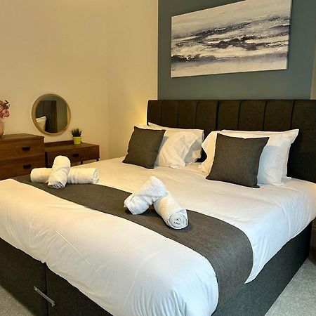 Hyde Brewery House - 2 Bedroom House With Parking วินเชสเตอร์ ภายนอก รูปภาพ