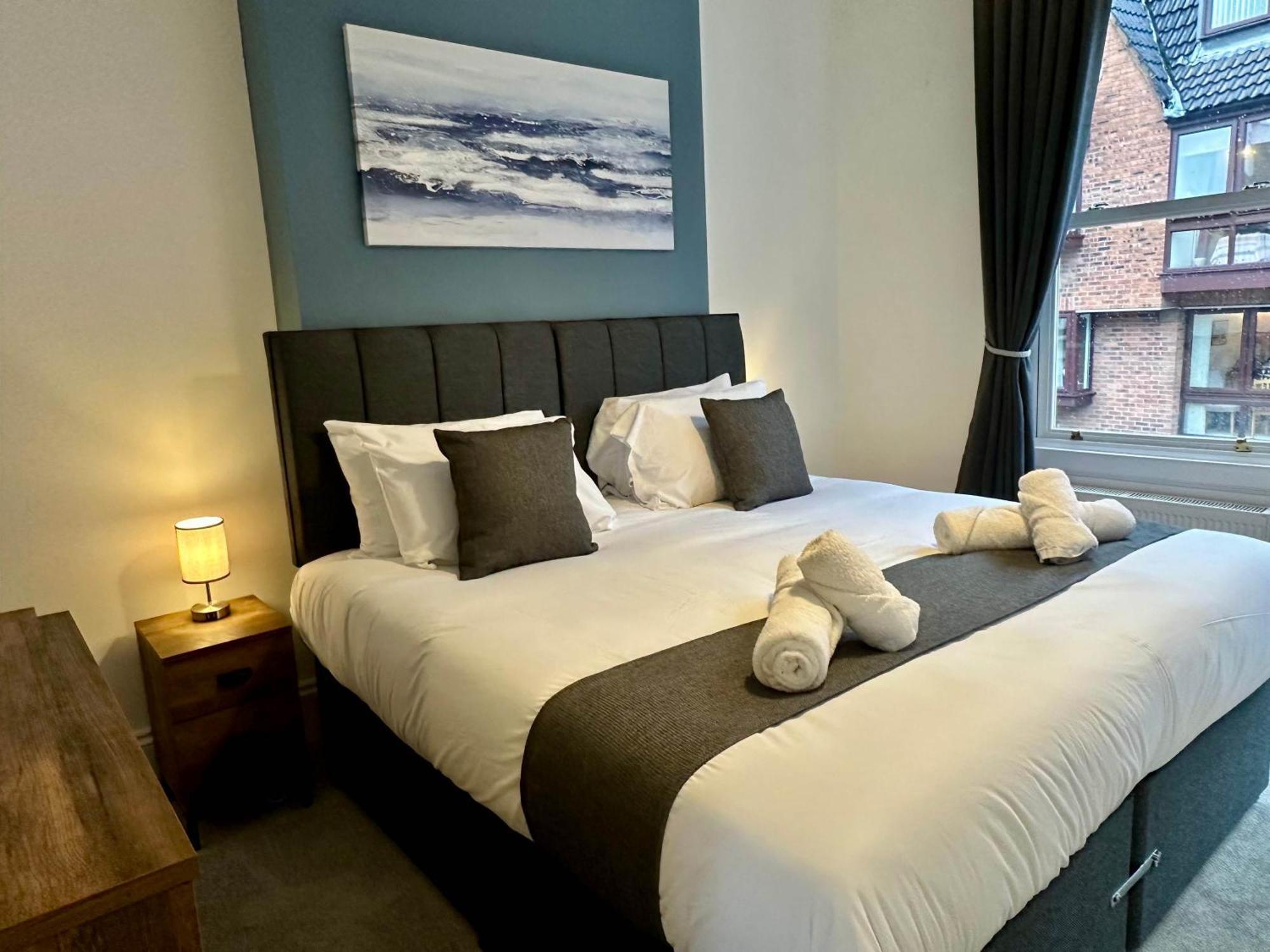 Hyde Brewery House - 2 Bedroom House With Parking วินเชสเตอร์ ภายนอก รูปภาพ