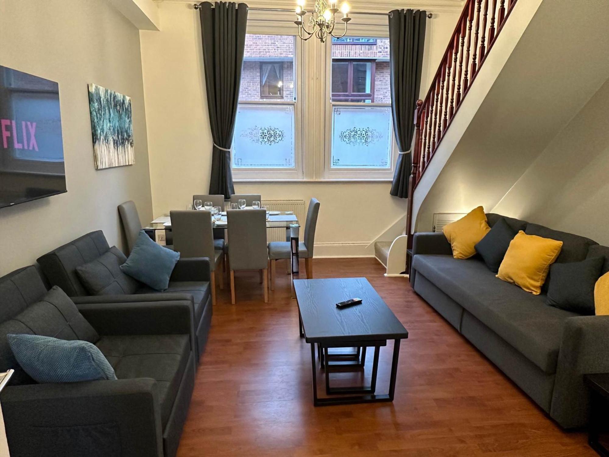Hyde Brewery House - 2 Bedroom House With Parking วินเชสเตอร์ ภายนอก รูปภาพ